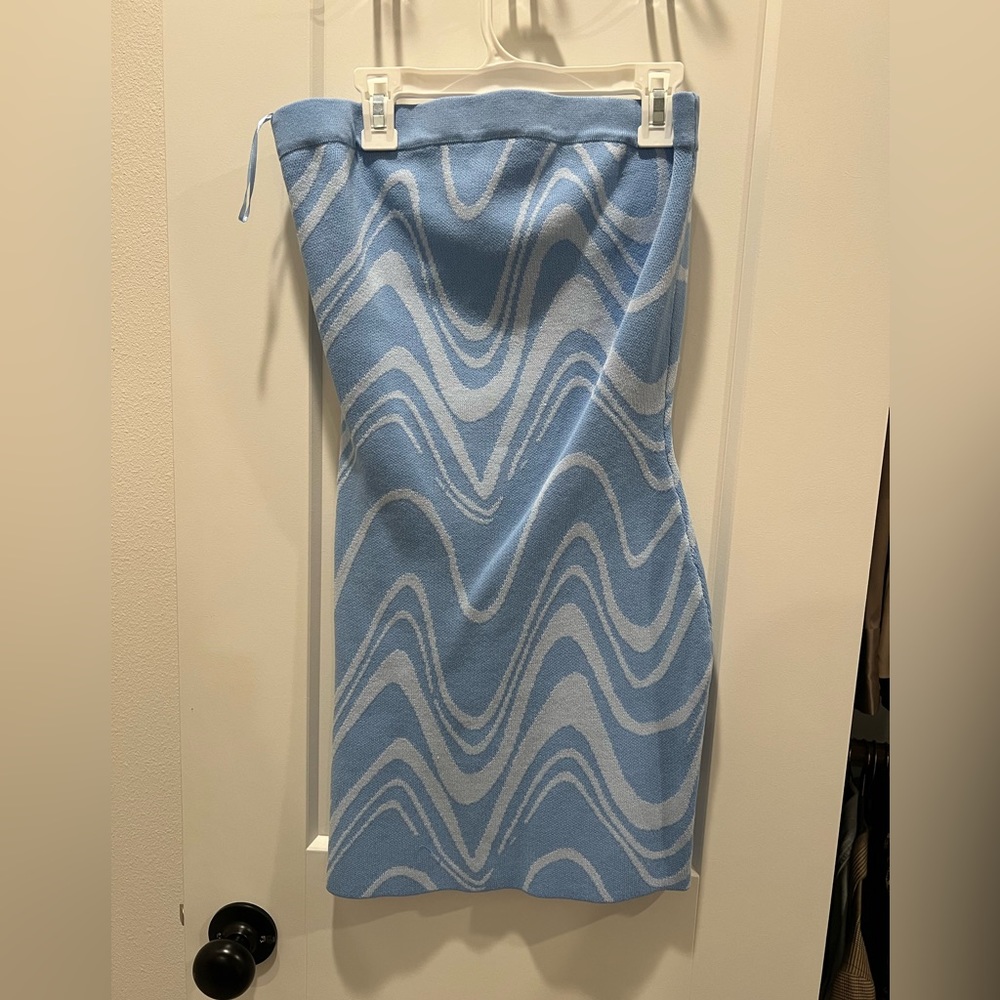 Really cute blue mini body con dress! Size medium, fits small!
